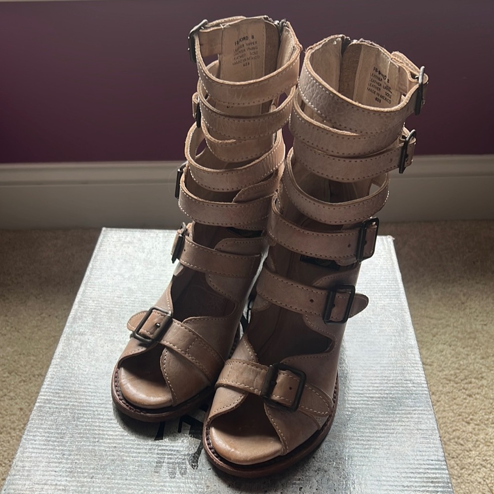 Freebirds, BOND, in taupe, size 8